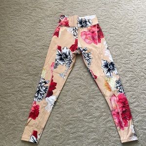 Adorable floral carbon 38 leggings , size small